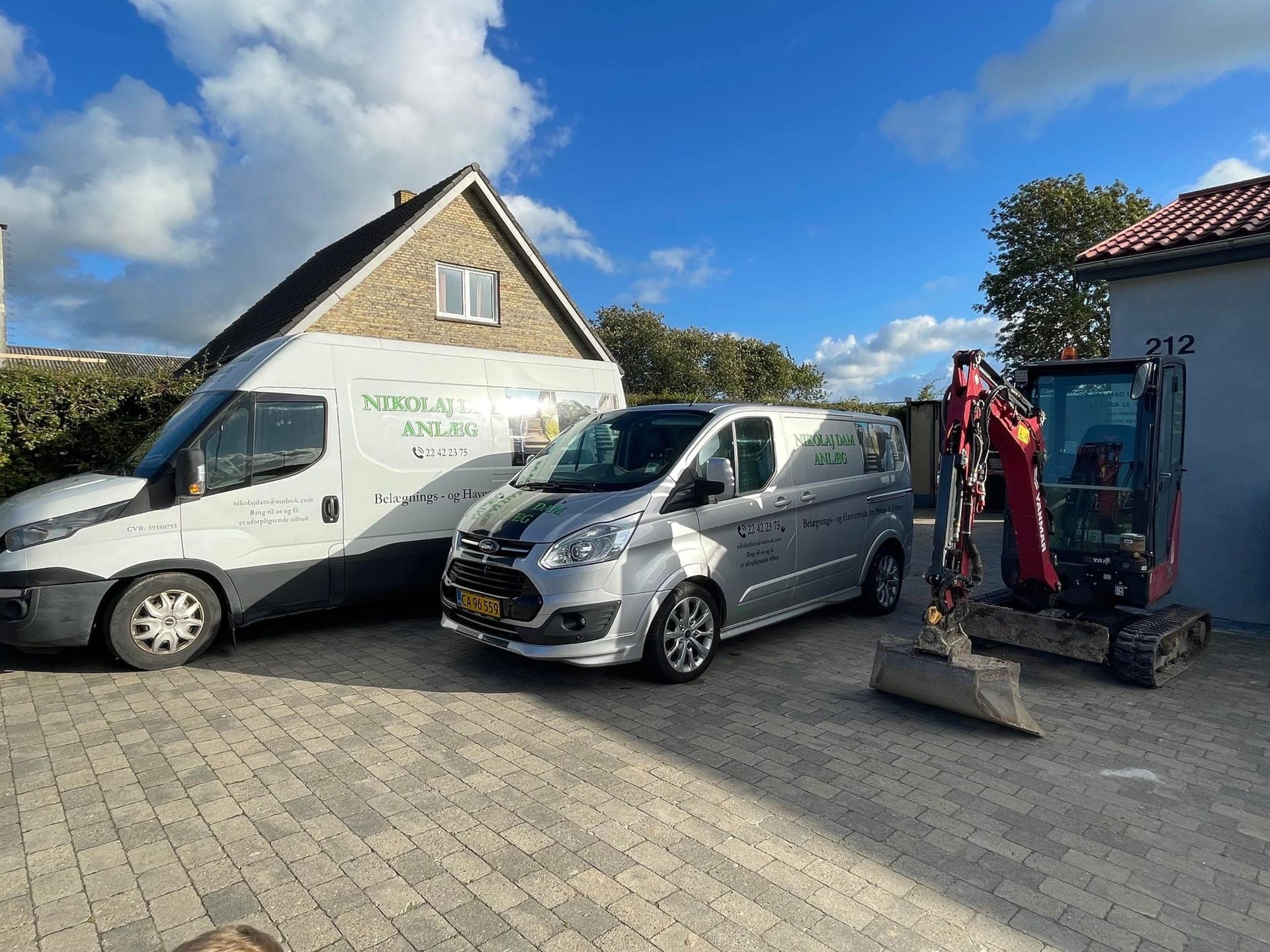 Nikolaj Dam Anlæg — firmabiler og maskiner